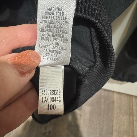 ZENERGY BY CHICO’S Black Zip Up Jacket Size 0/S/4-6 Sporty Athletic Chic Sleek - Picture 12 of 16